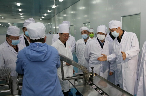 自治区政协副主席魏国楠莅临奥特奇蒙药乌兰浩特中蒙制药有限公司调研