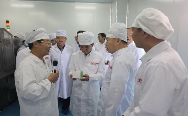 呼伦贝尔市党政考察团莅临奥特奇蒙药调研